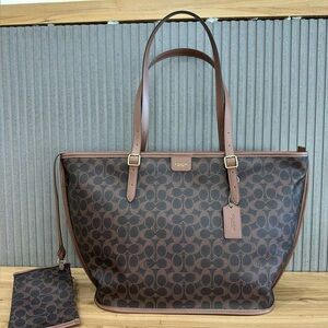 COACH Classic Monogram Tote Bag – Large Capacity